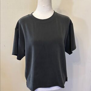 Elle Grey Classic dark gray short sleeve Women's Top Size S EUC